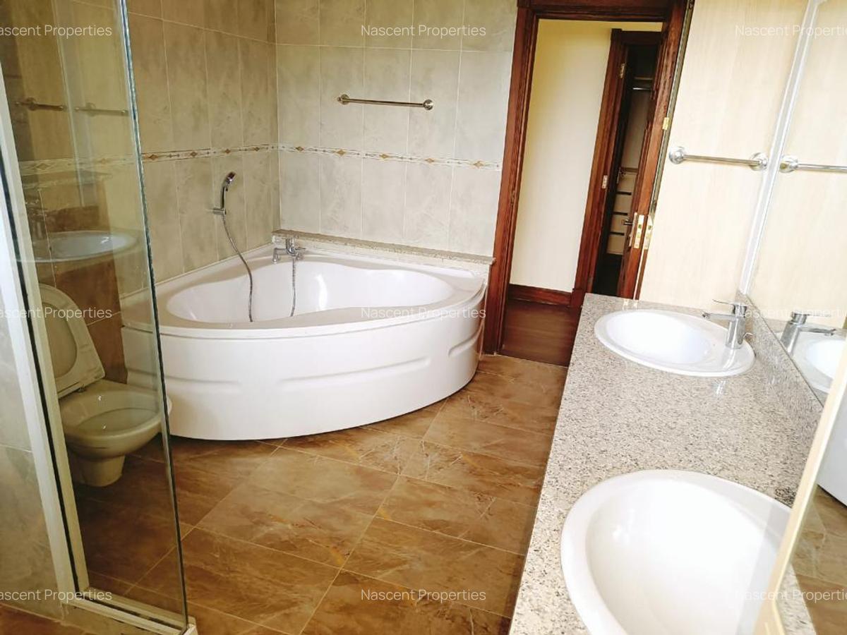 5 Bed Villa with En Suite in Spring Valley - 14