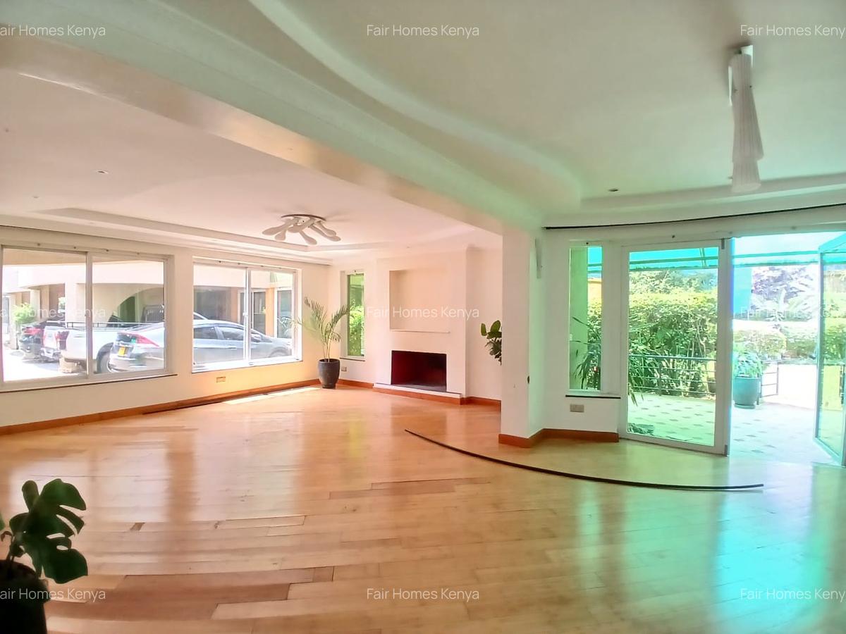 4 Bed Townhouse with En Suite at Riverside Drive - 10