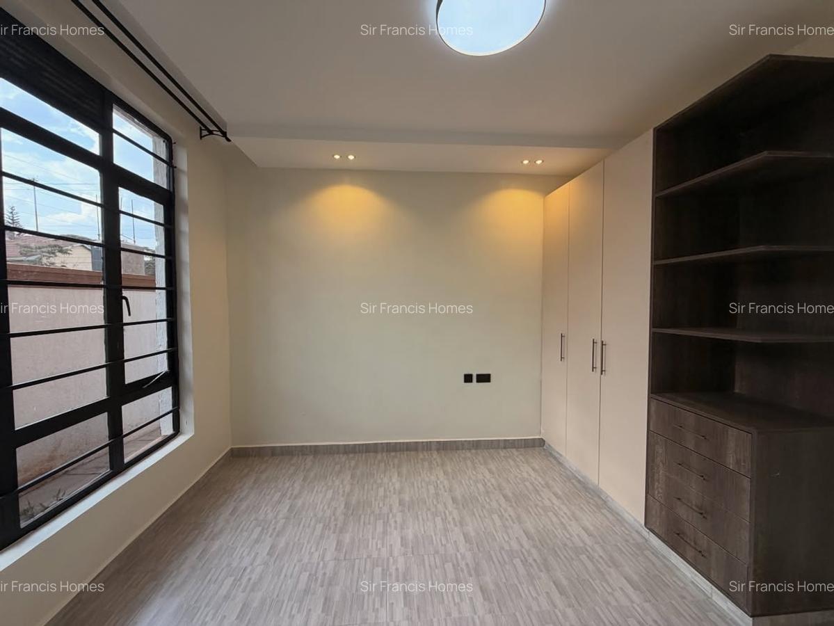 4 Bed House with En Suite at Membley - 12