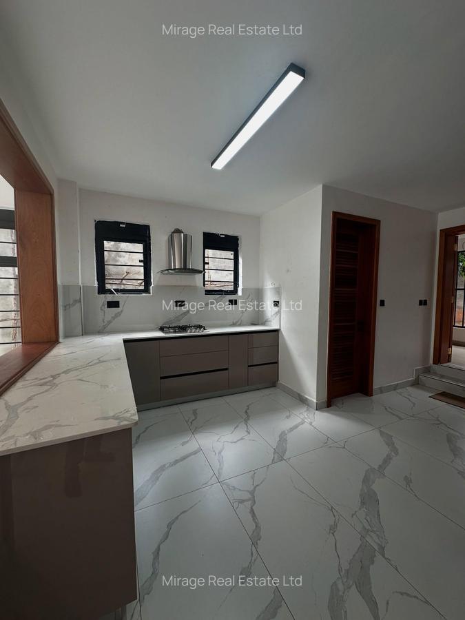 4 Bed Townhouse with En Suite in Uthiru - 19