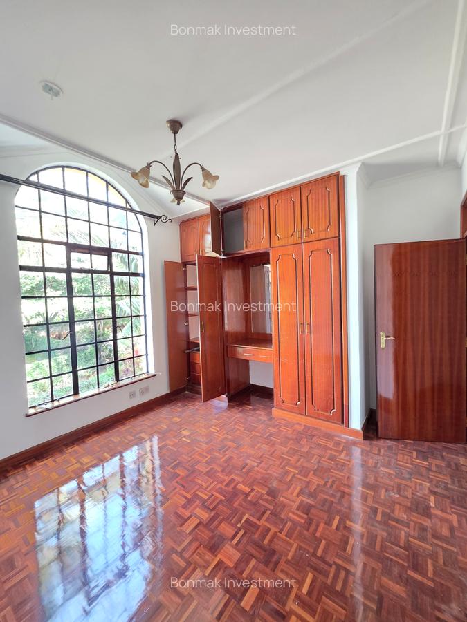 4 Bed Townhouse with En Suite at Lavington Green. - 12