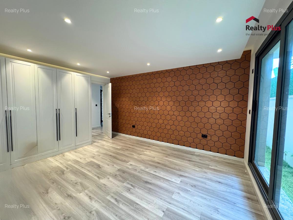 5 Bed Villa with En Suite in Lavington - 9