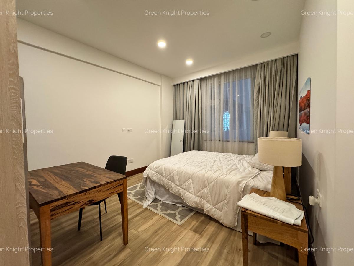 Serviced 2 Bed Apartment with En Suite in Parklands - 9