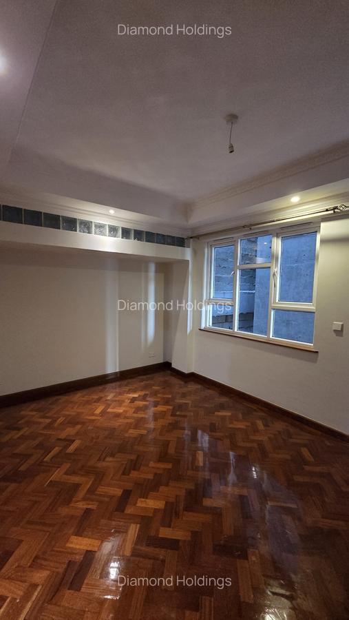 4 Bed Apartment with En Suite at Parklands - 5