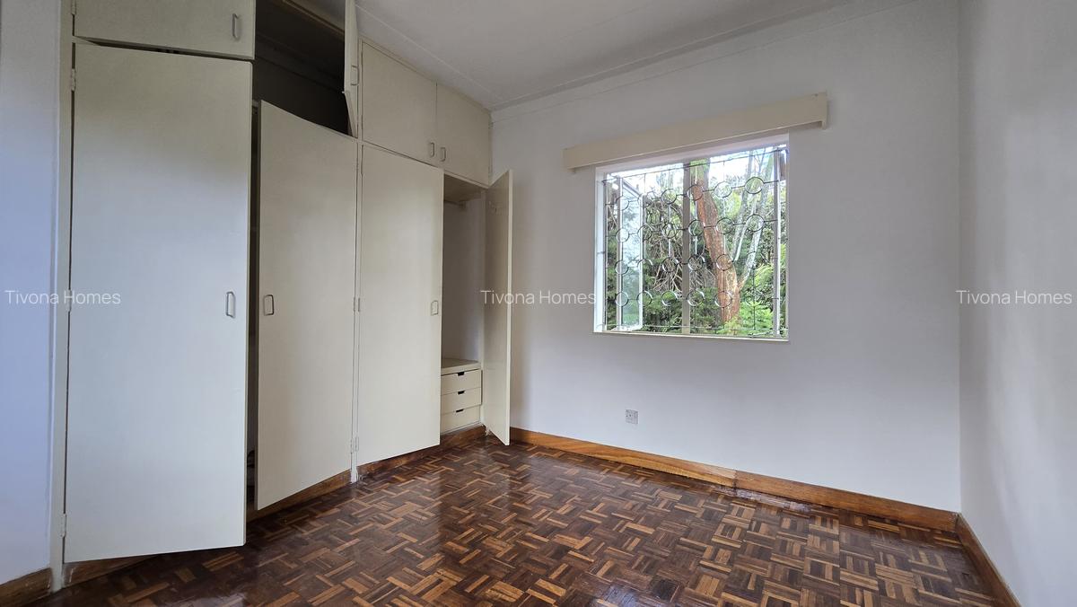 4 Bed House with En Suite in Lavington - 19