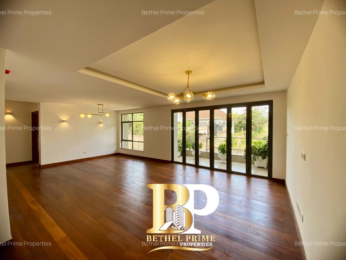 4 Bed Townhouse with En Suite in Rosslyn - 3