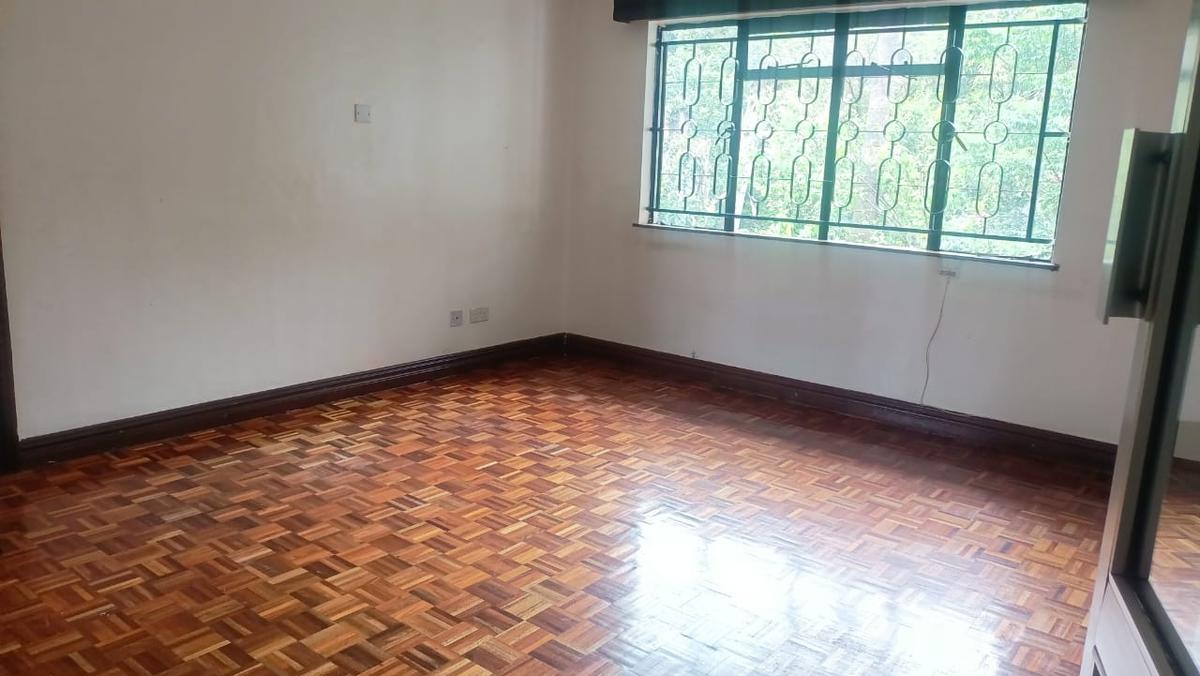 5 Bed House with En Suite in Lavington - 6