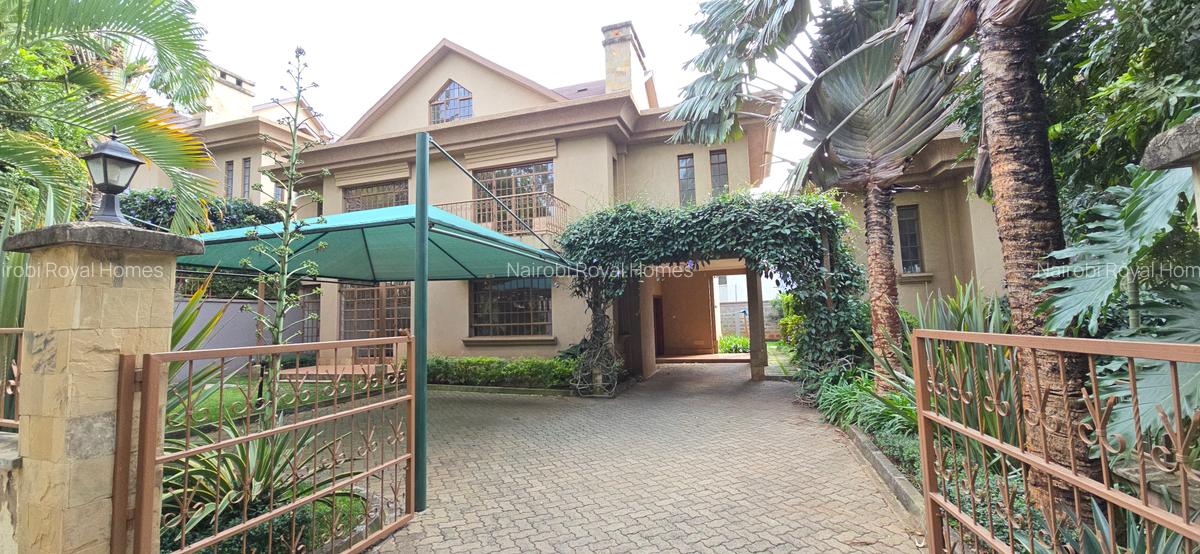 5 Bed Townhouse with En Suite at Lavington - 3