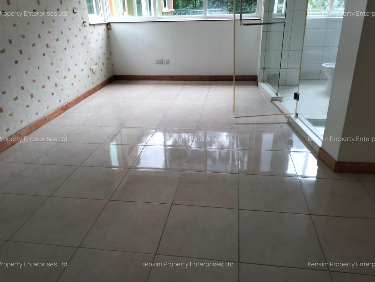 4 Bed Townhouse with En Suite in Riverside - 17