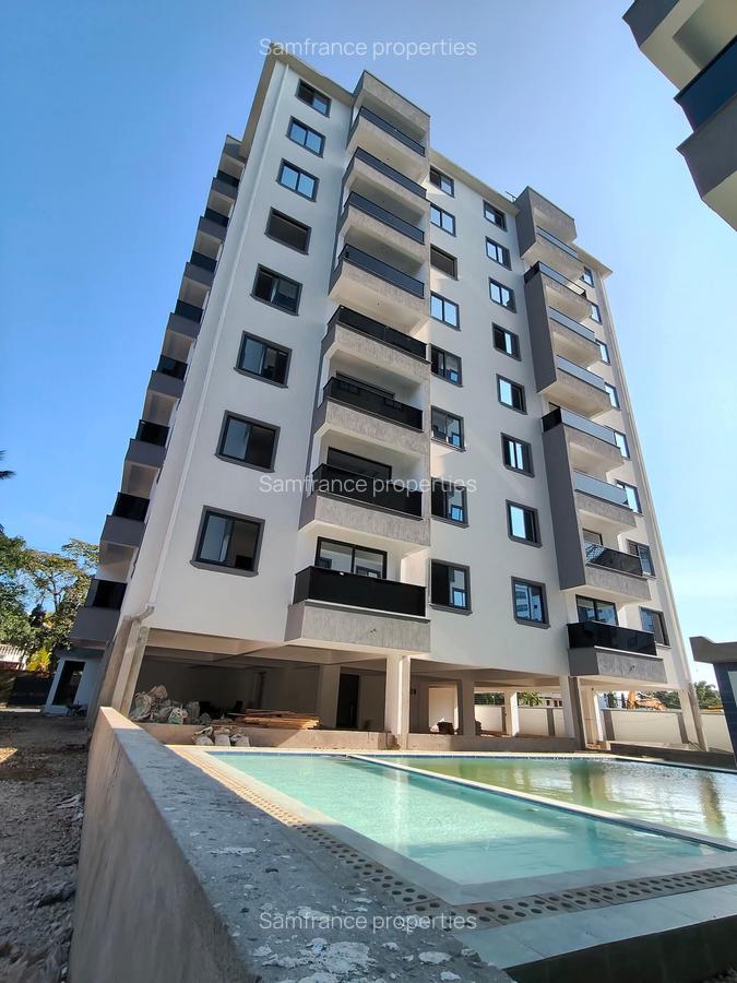 Serviced 3 Bed Apartment with En Suite at Moyne Drive - 7