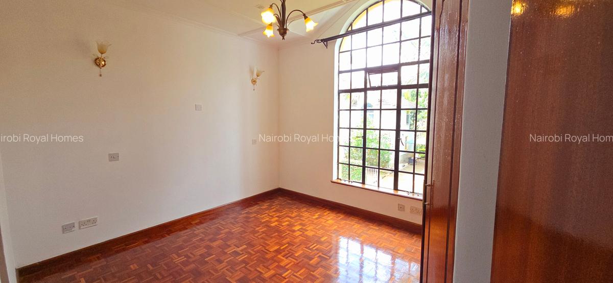 4 Bed Townhouse with En Suite at Lavington Mall - 16