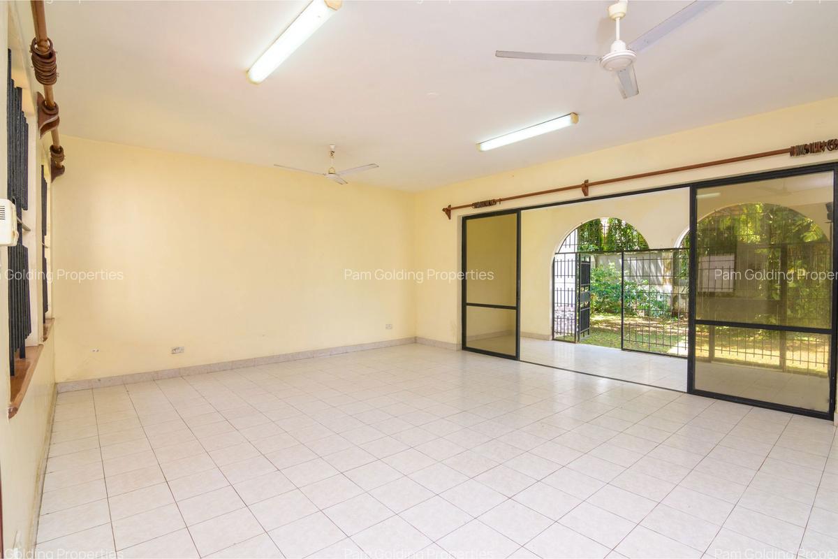 4 Bed Townhouse with En Suite at Links Road - 8