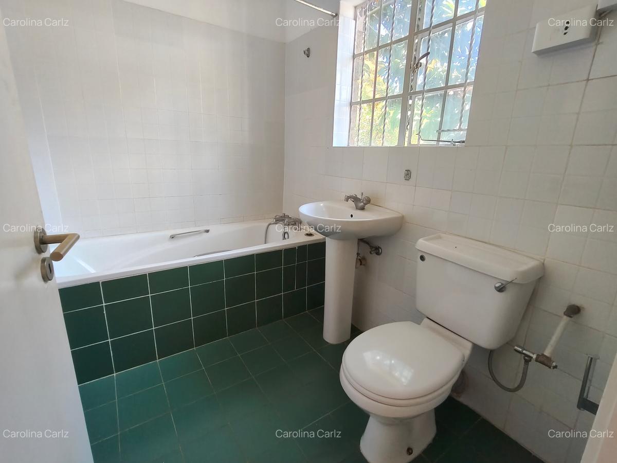 2 Bed House with En Suite at Lakeview - 11