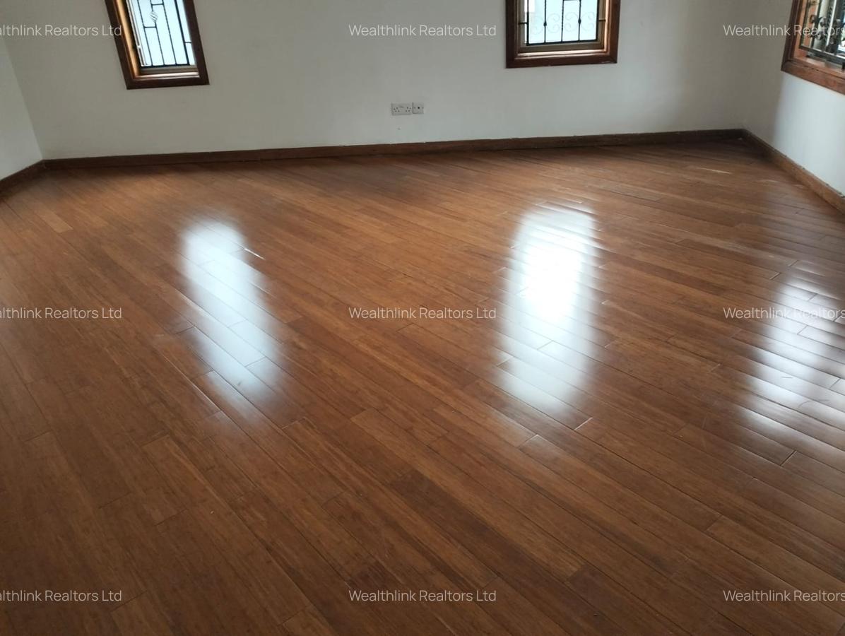 5 Bed Townhouse with En Suite at Westlands - 8