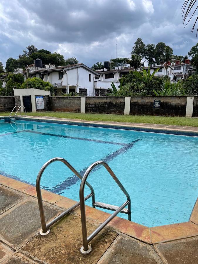 3 Bed Apartment with En Suite in Brookside - 17