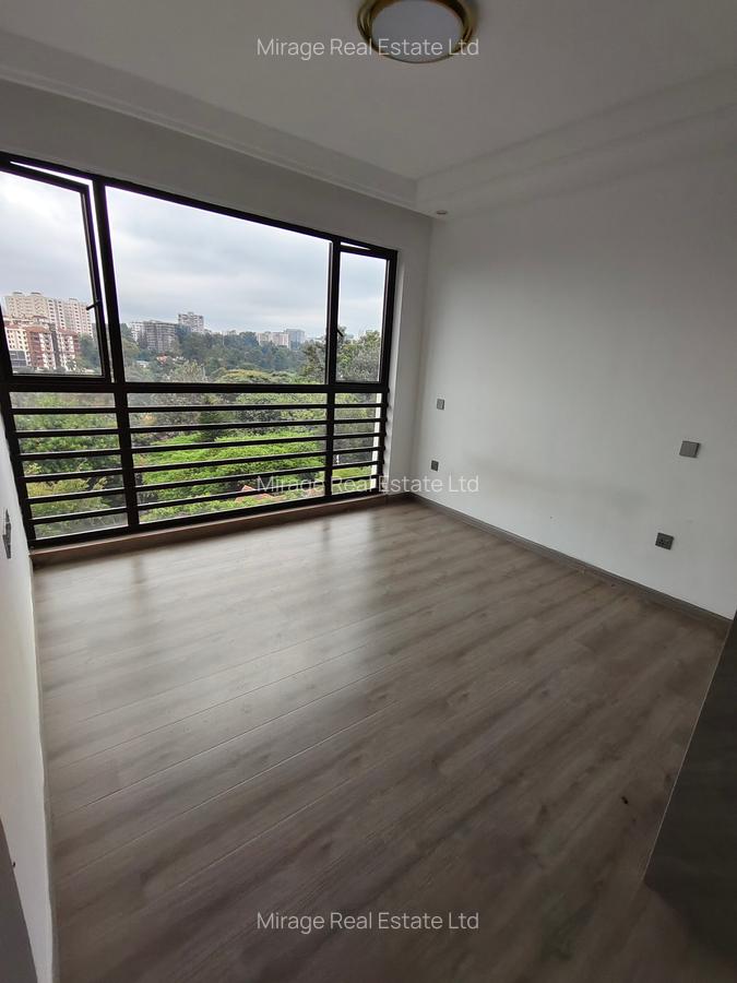 3 Bed Apartment with En Suite in Riverside - 16