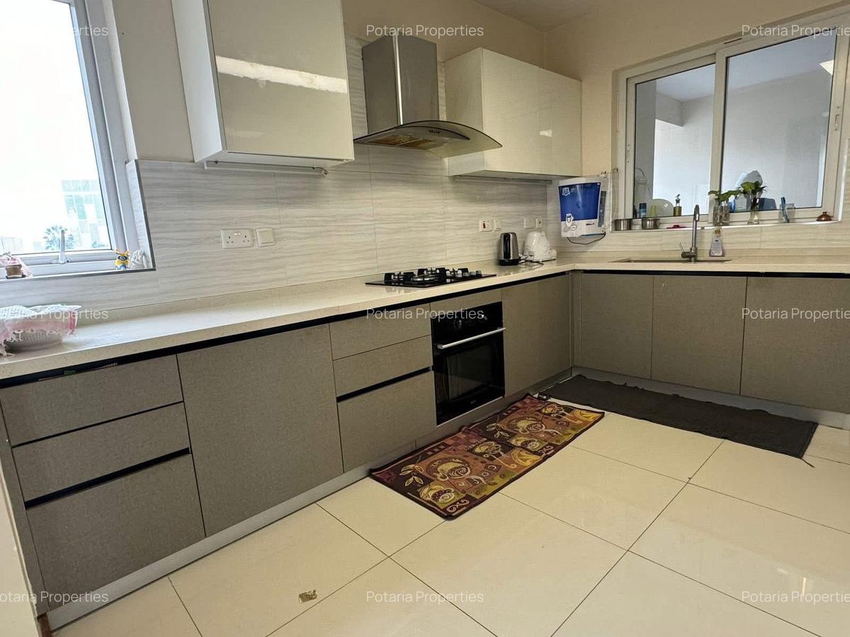 4 Bed Apartment with En Suite in Parklands - 4