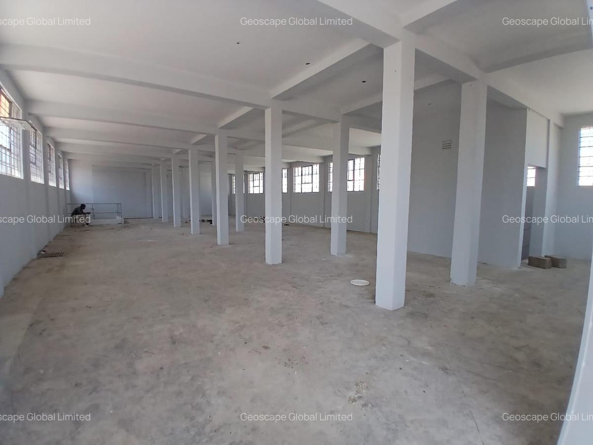 7,000 ft² Warehouse with Parking in Industrial Area - 4
