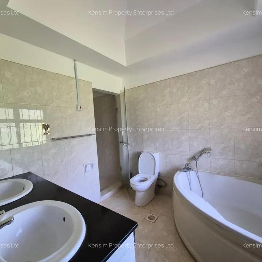 5 Bed Townhouse with En Suite in Runda - 12