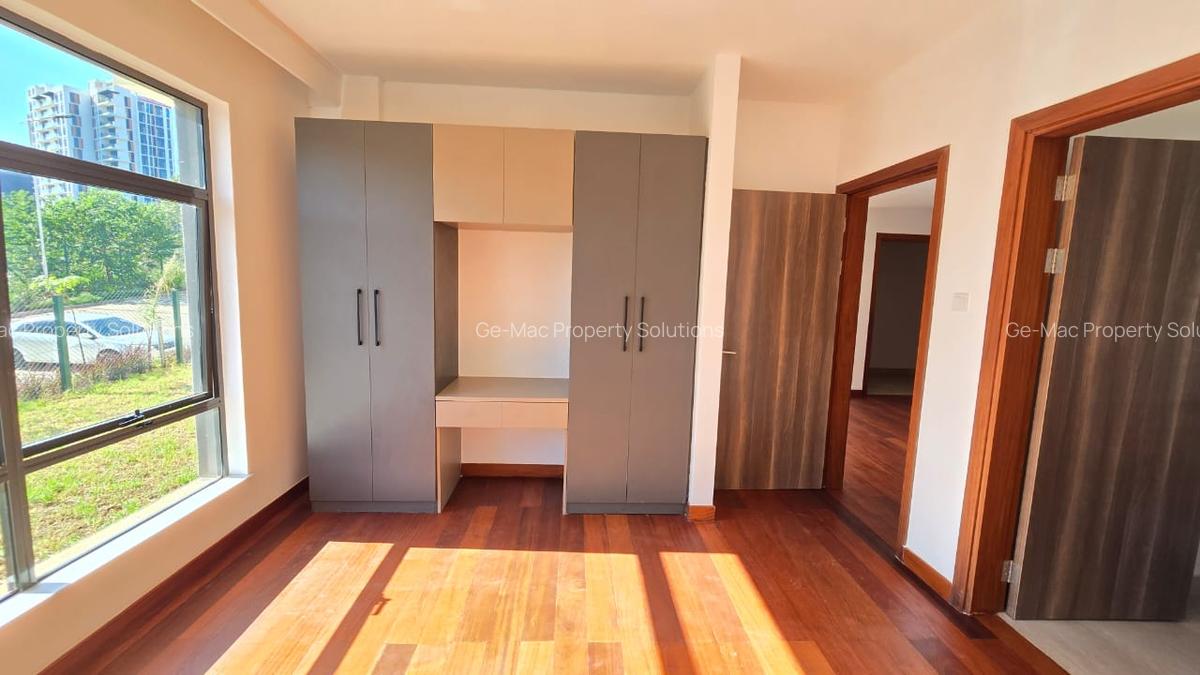 4 Bed Apartment with En Suite in Rosslyn - 13