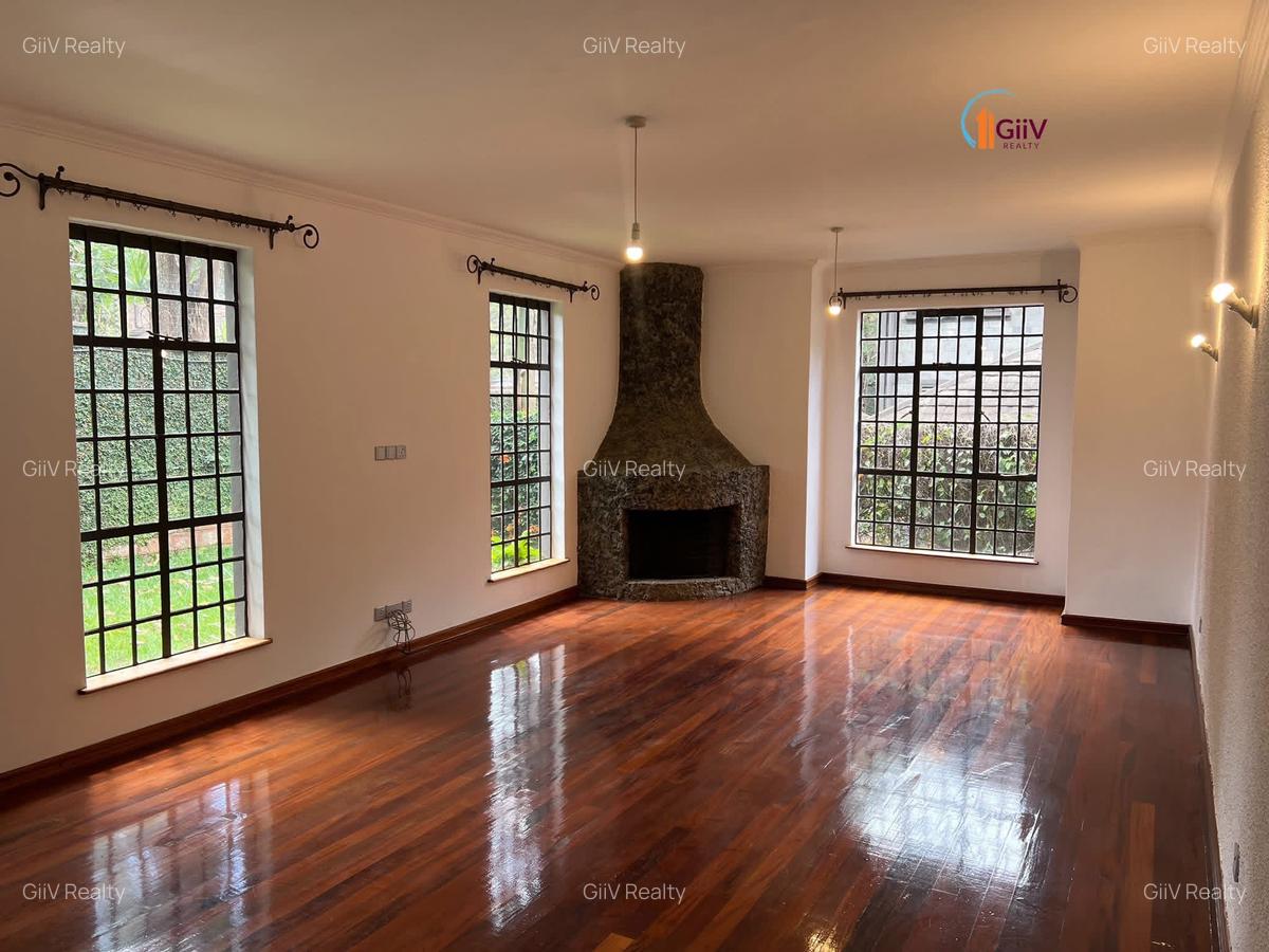 4 Bed Townhouse with En Suite in Spring Valley - 4