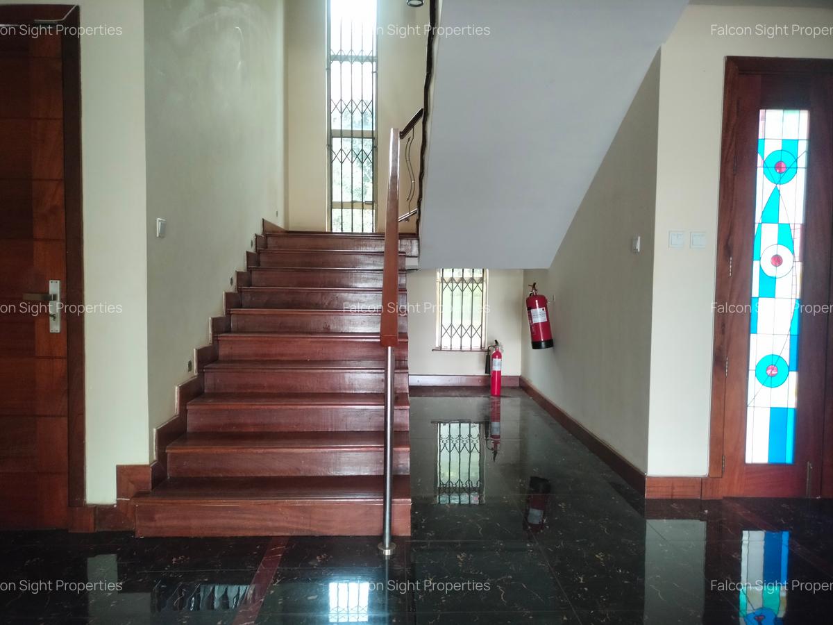 5 Bed Townhouse with Staff Quarters at Easy Access To Express - 12