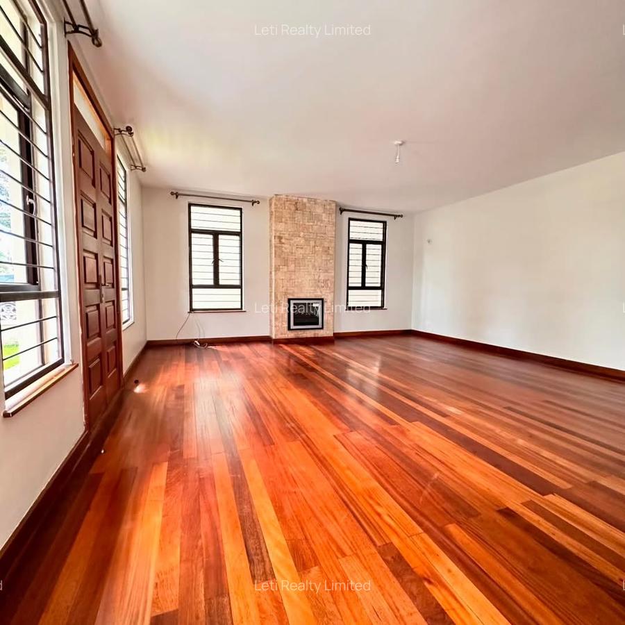 5 Bed Townhouse with En Suite in Lavington - 2