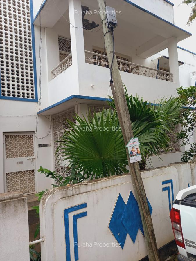 5 Bed House with En Suite in Tudor - 5