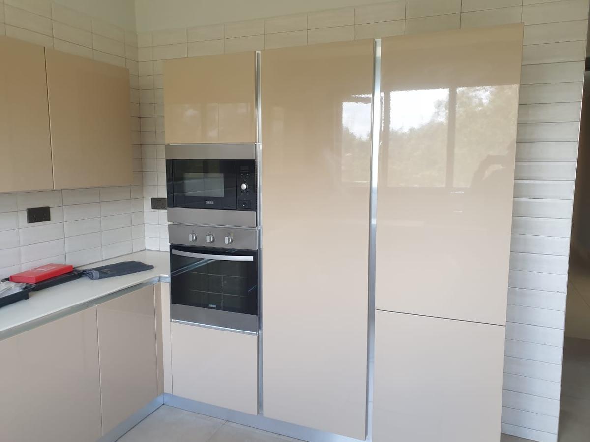 3 Bed Apartment with En Suite in Riverside - 6