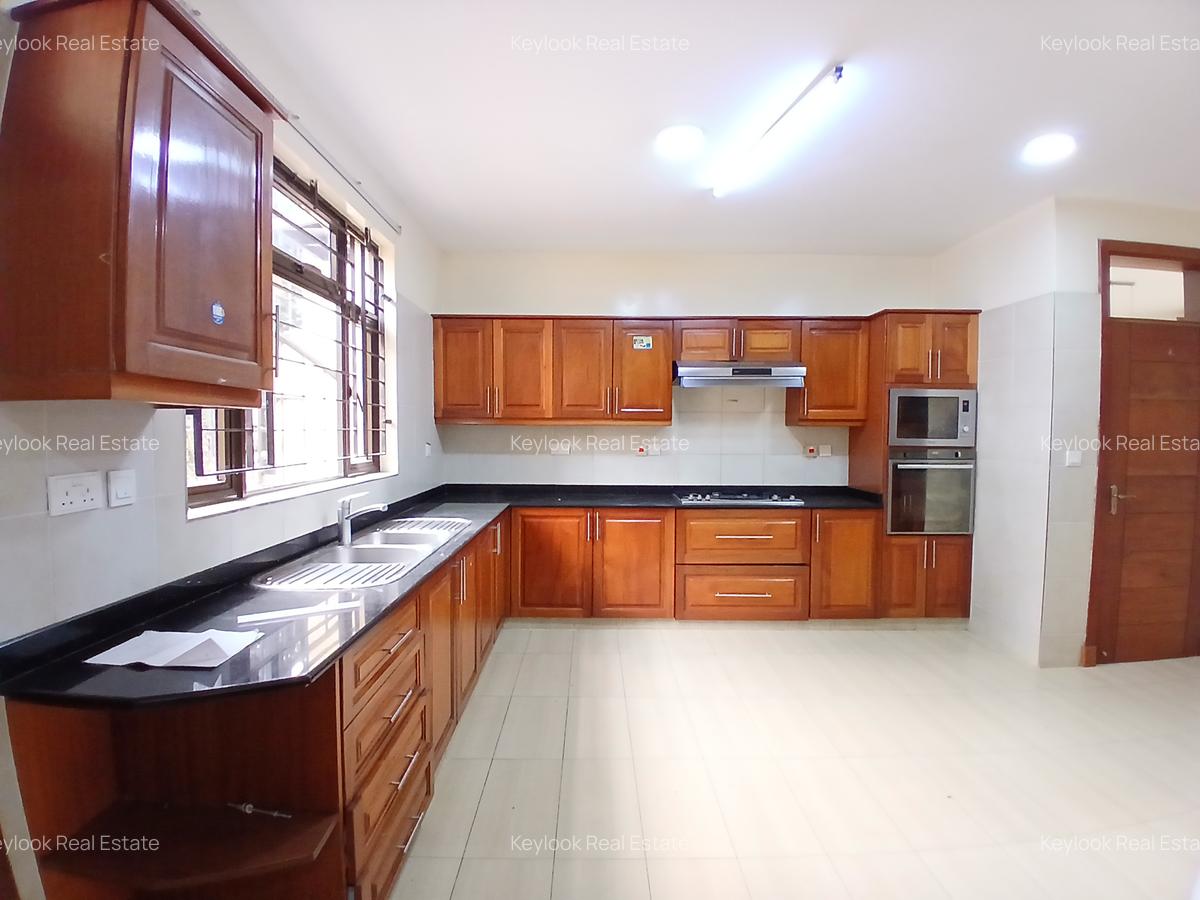 5 Bed Townhouse with En Suite in Lavington - 19