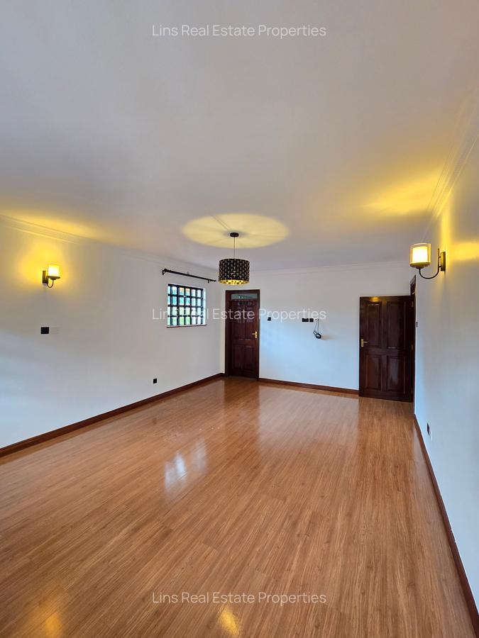 4 Bed House with En Suite in Lavington - 17