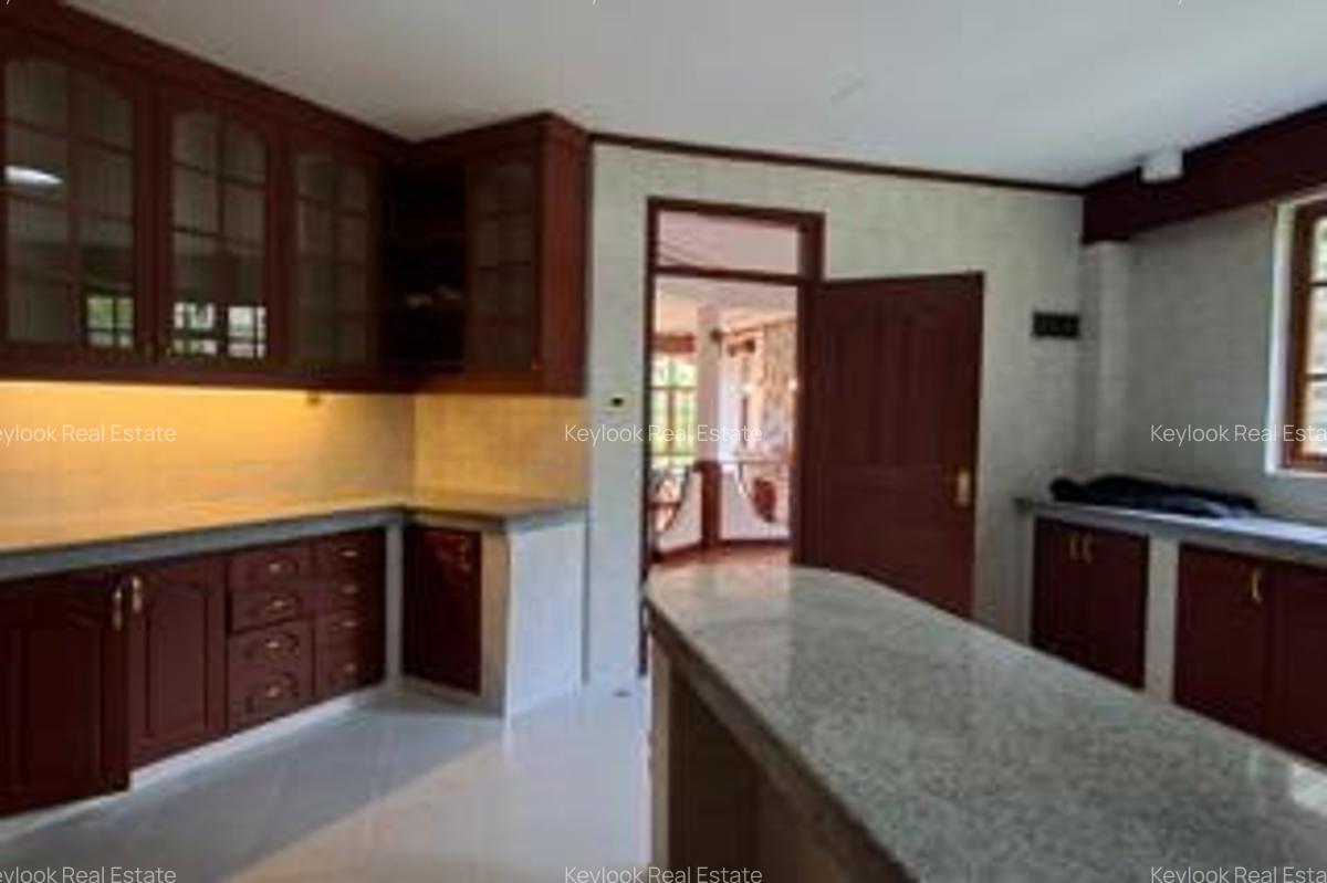4 Bed Townhouse with En Suite at Off James Gichuru Road - 9