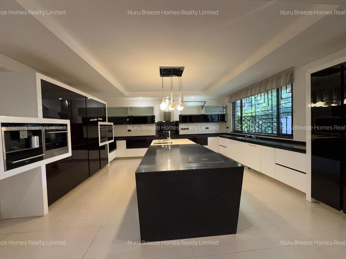 5 Bed House with En Suite in Runda - 12