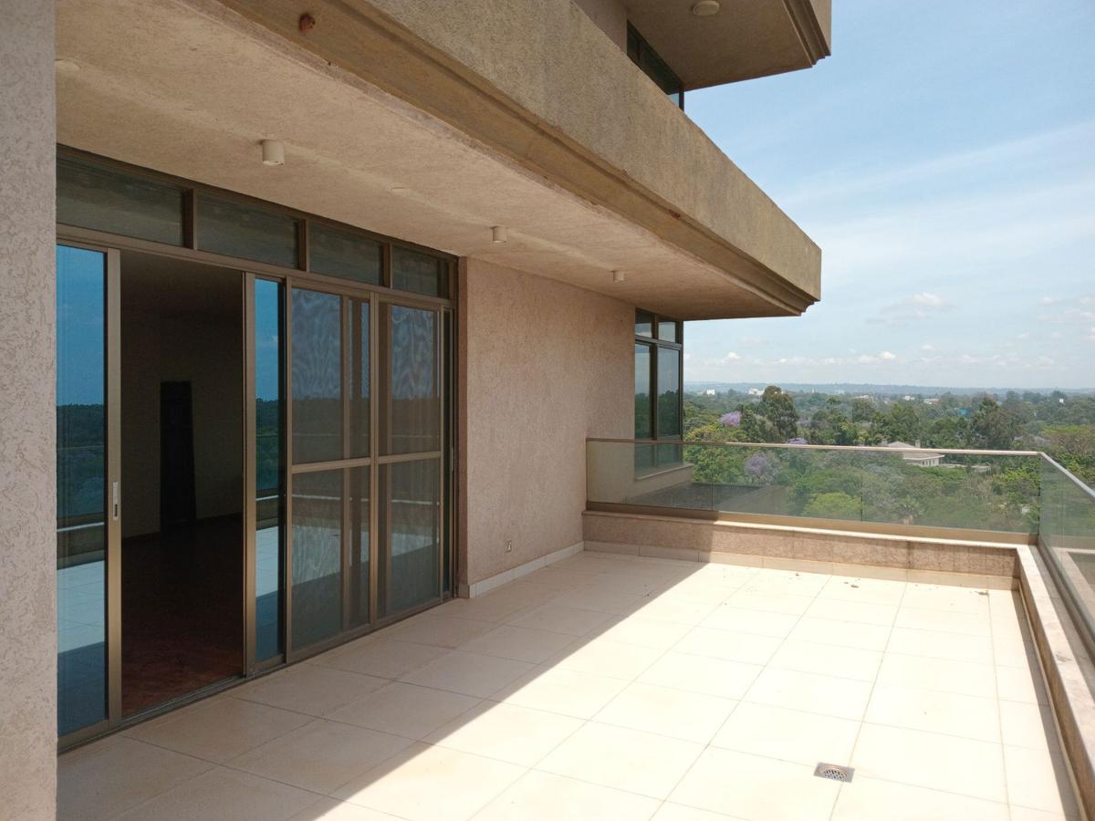 4 Bed Apartment with En Suite in Parklands - 15