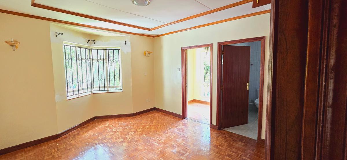 5 Bed Townhouse with En Suite at Mugumo Road - 11