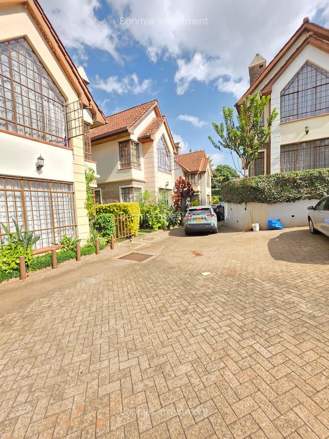 5 Bed Townhouse with En Suite at Lavington Green - 4