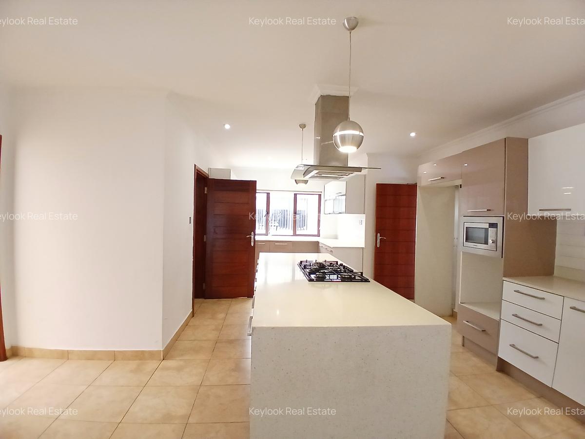 5 Bed Townhouse with En Suite at Lavington - 15