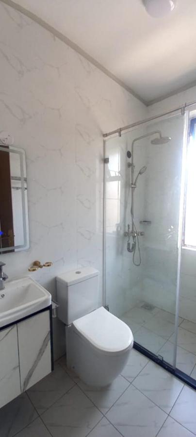 Serviced 2 Bed Apartment with En Suite at Garden Estate - 12