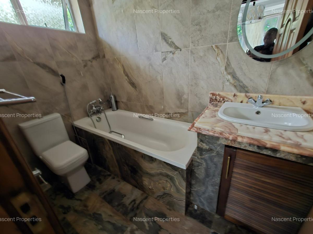 4 Bed House with En Suite in Runda - 17