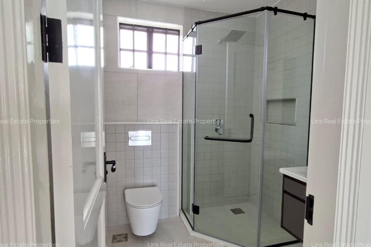 4 Bed Townhouse with En Suite in Brookside - 17