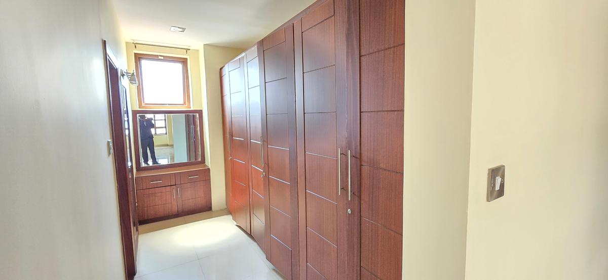 4 Bed Apartment with En Suite at Hundreds Streets - 7