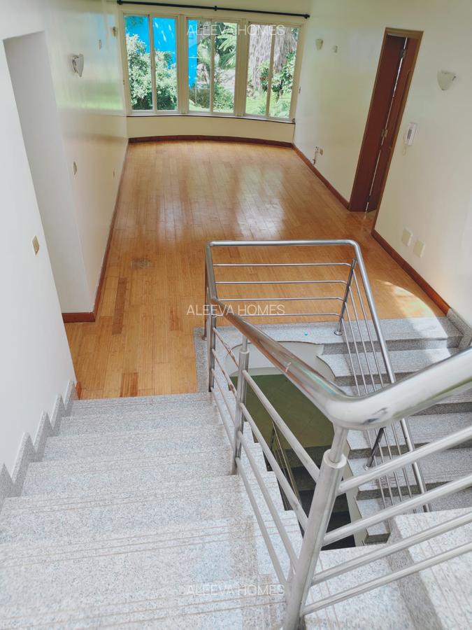 4 Bed Villa with En Suite in Riverside - 8