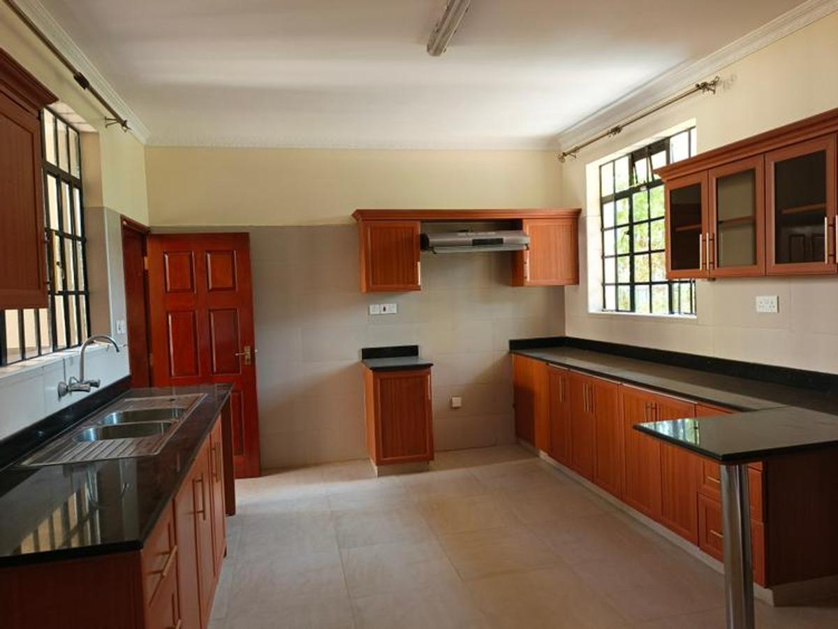 4 Bed Townhouse with En Suite in Lavington - 6