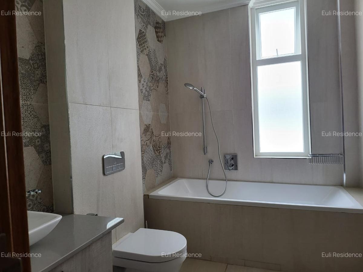 Furnished 3 Bed Apartment with En Suite at City Park Drive - 12