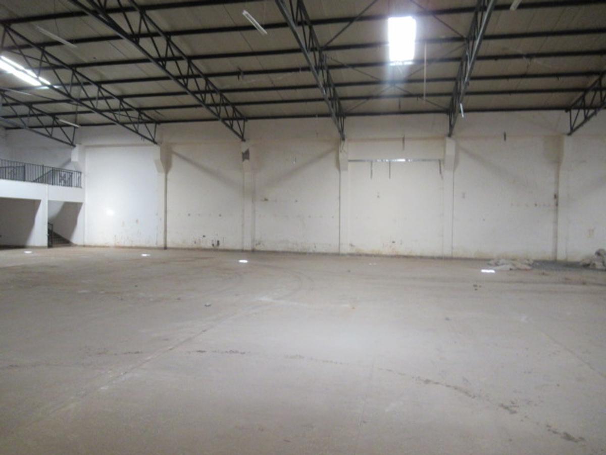 Warehouse with Parking in Industrial Area - 14