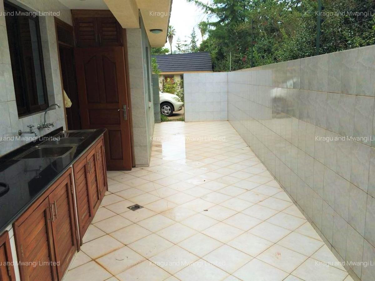 4 Bed Townhouse with En Suite at Hillview Close - 5