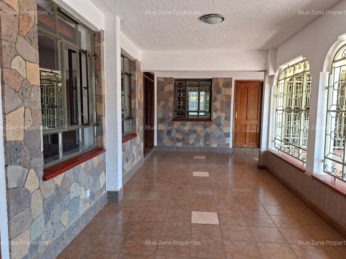 6 Bed House with En Suite at Off Redhill Dr - 6