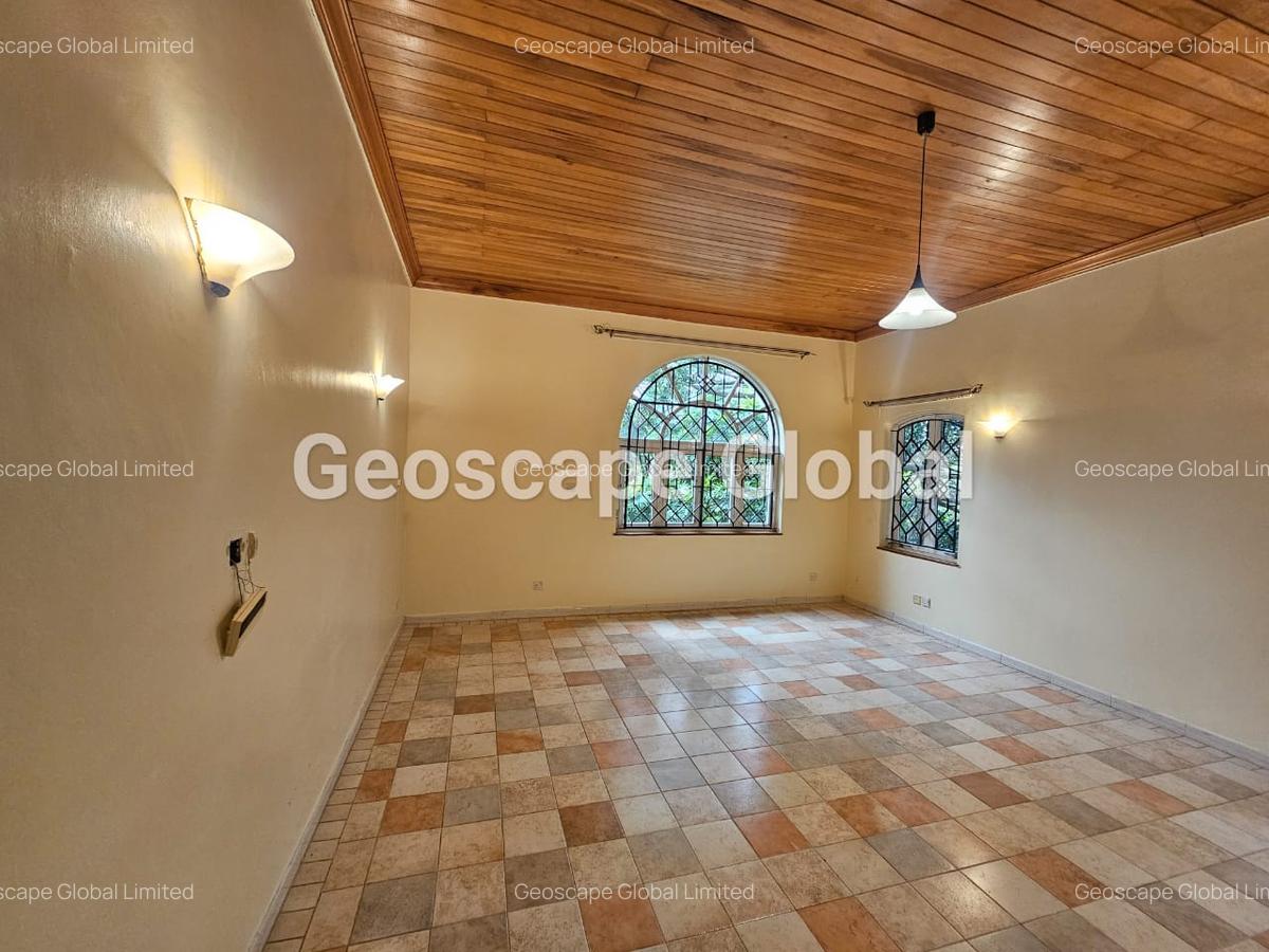 4 Bed House with En Suite in Spring Valley - 2