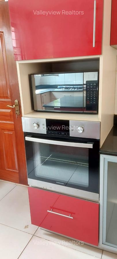 5 Bed Townhouse with En Suite at Lavington - 10