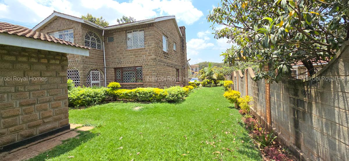 5 Bed Townhouse with En Suite at Lavington Road - 2